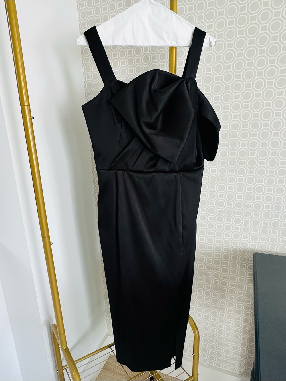 Elegant Black Cocktail Dress from White Tie by Shani Size 6